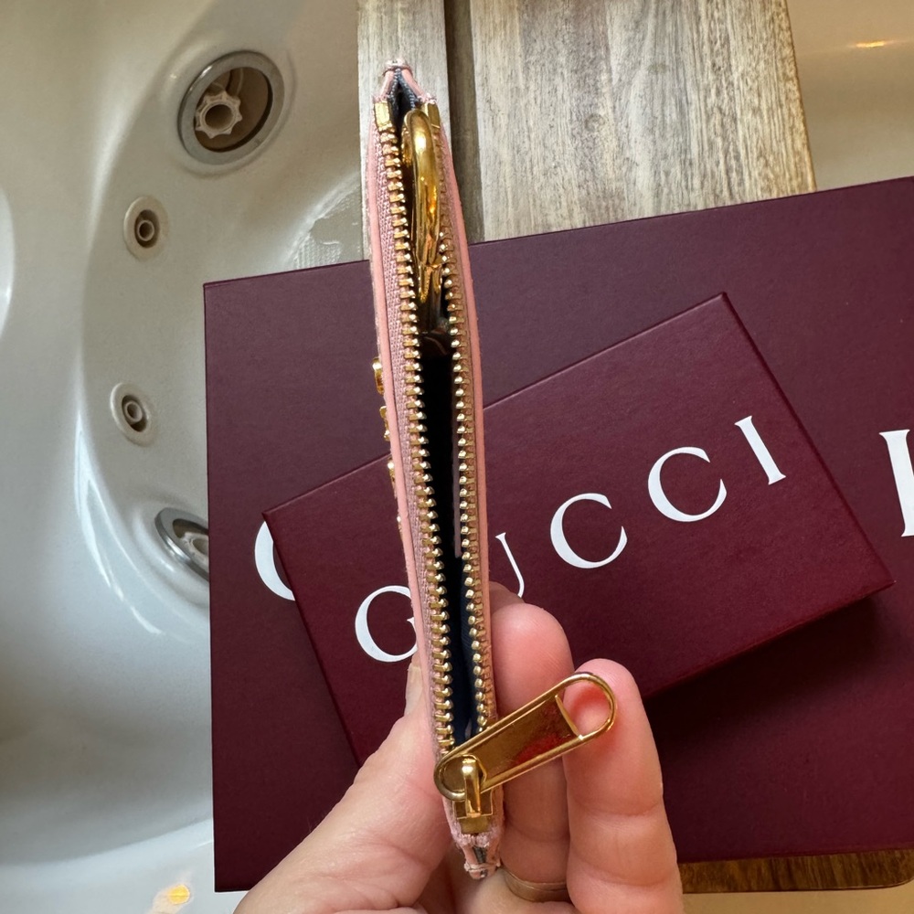 Pink Gucci leather key holder with gold logo #GucciAccessories - Picture 5 of 7